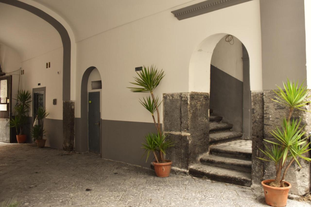 La Cartolina Di Napoli Parking Free Small Car Exterior photo
